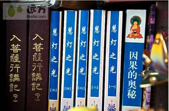 经书是小木屋的最主要陈列品和修行必须品 作者：重庆冬季