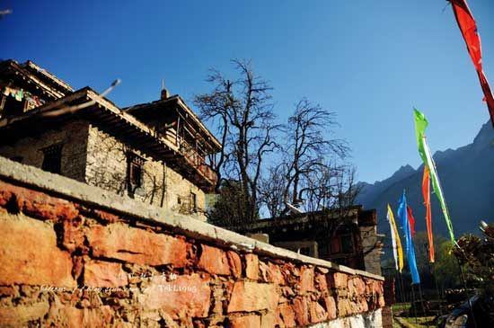 山中的藏式民居
