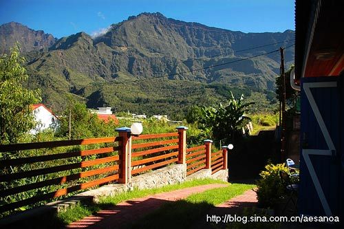 The beautiful scenery of the town of CILAOS