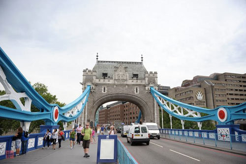 Now Tower Bridge of London is only two lanes instead to the pedestrian space set aside