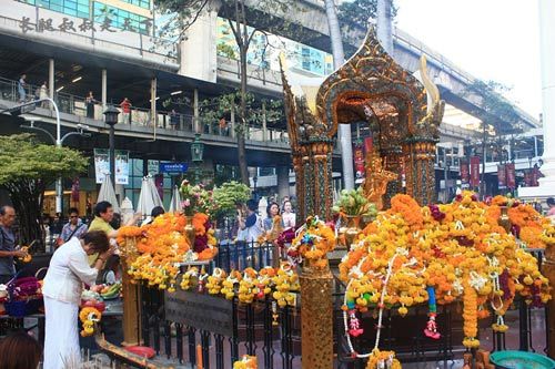 Visit four Face Buddha