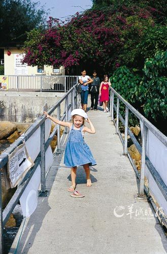 Lamma Island is to escape from the city of choice