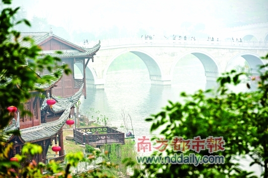 重庆园博园内的听雨桥。IC供图