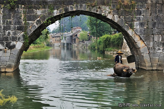  古老的石桥承载着多少故事 作者：潇潇影翼