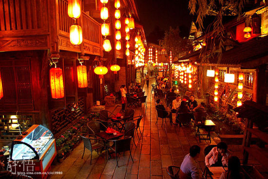 新浪旅游配图:红红火火的巷子 摄影:李双喜