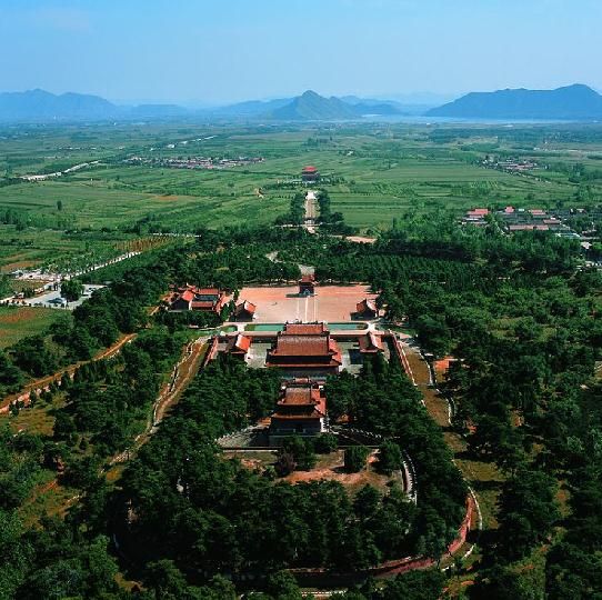 清东陵迎来旅游高峰祈福探秘受热宠2