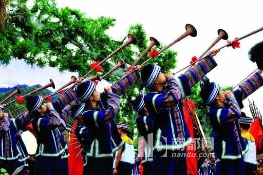 布依族的三月三歌圩保留多种民族传统 布依族的三月三歌圩保留多种民族传统