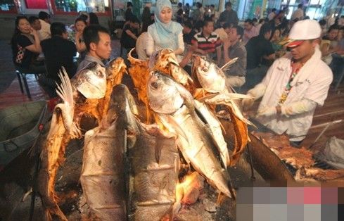 国内重口味美食街 乌鲁木齐五一星光夜市