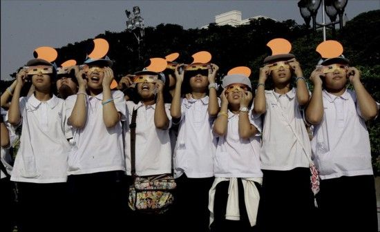 泰国中学生通过特殊镜片捕捉到的日食。 泰国中学生通过特殊镜片捕捉到的日食。