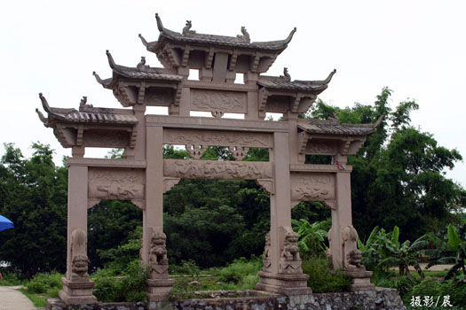 古镇大门牌 图片来源:Summer 新浪博客