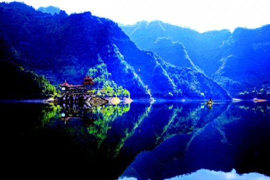 揭秘 黔江小南海湖底是否隐藏着神秘庄园?