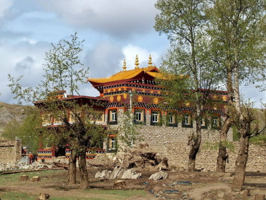 莲花宝地八美镇 川西康巴藏区的绝美风光