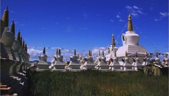 瓦切经幡塔林 感受十世班禅颂经祈福圣地