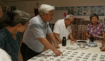 首届老年人书画摄影大赛 圆老人艺术梦