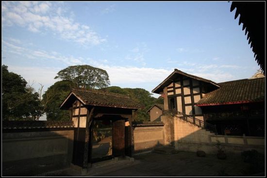 车友之家 景区指南 正文     夕佳山民居   夕佳山古民居位于宜宾市