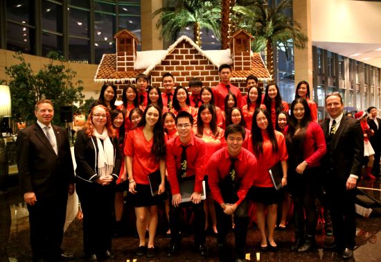 北辰洲际酒店举行慈善点灯仪式 圣诞夜再现经典盖茨比