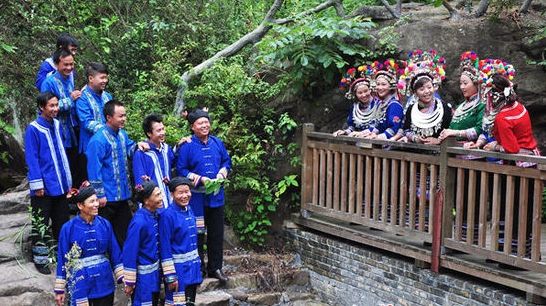 天籁般的<em>苗族</em>歌鼟(组图)_新浪旅游_新浪网