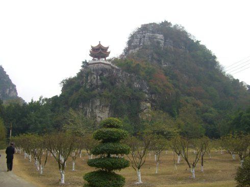 贵港南山寺览群峰环绕秀丽胜景