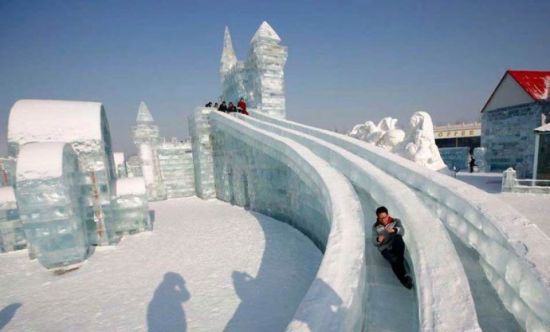 哈尔滨冰雪大世界 宏伟城堡亮相