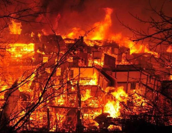 香格里拉古城大火烧醒了“过度旅游开发”_新浪旅游_新浪网