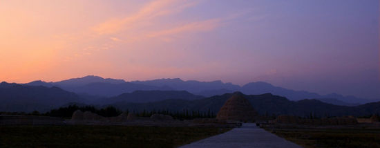 夕阳中的西夏王陵李元昊最后的尘土归宿