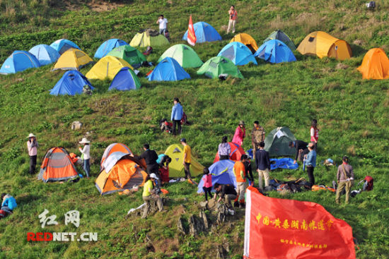 湖南黄桑帐篷节开幕 数百驴友露营上堡古国