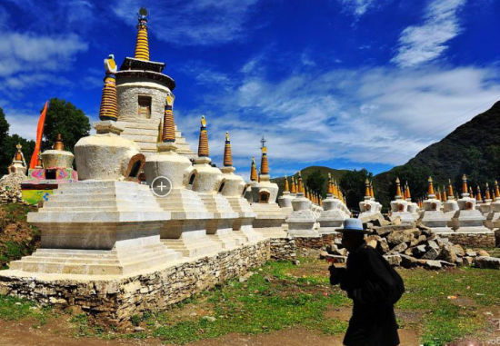 浪漫甘孜康定城 一曲情歌众人和