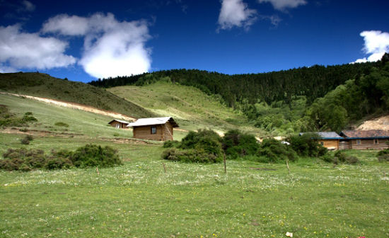 骑行四川凉山州 奇异木里风光锦绣