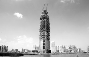 在建武汉中心刷新华中最高楼纪录 高度突破30