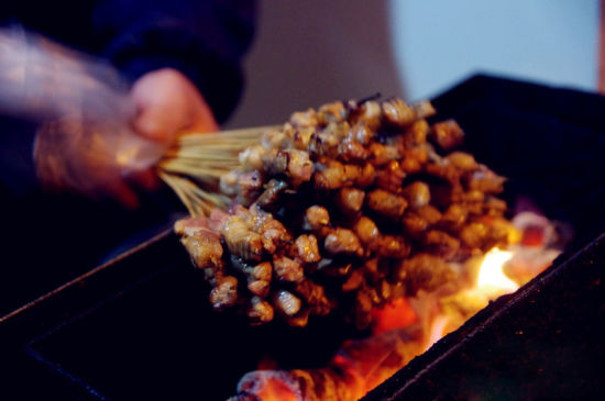 图注:竹签烤肉 图片来源:花花肠子