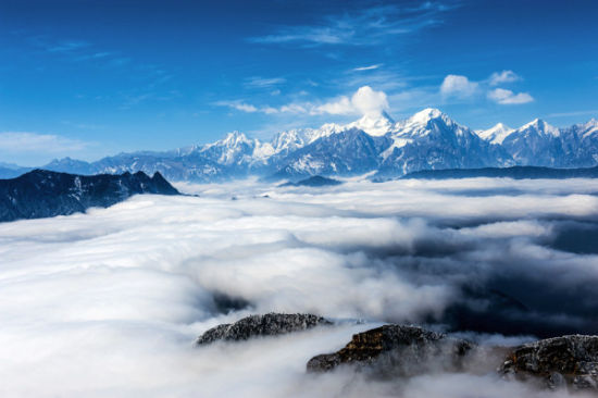 中国最大的观景平台 牛背山