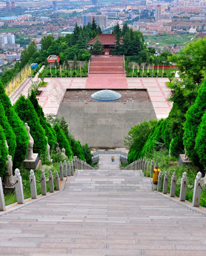 炎帝陵俯瞰宝鸡城市全貌