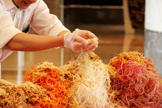 天津香格里拉大酒店用津城最大鱼生迎新春