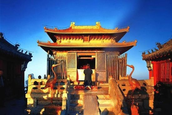 武当山金顶观日出_2015年过年春节去武当山旅游要多少钱_武当山旅游攻略