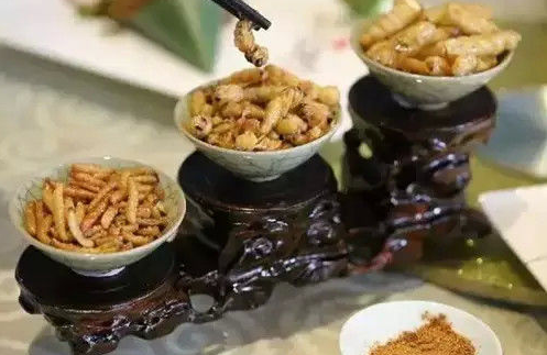 中国德昂族特色美食:酸笋炖鸡
