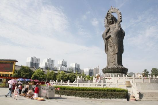 探访武汉代表性的寺庙 归元寺