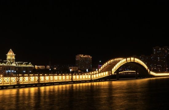 新浪旅游配图:大庆黎明湖夜景 图片来源:网络
