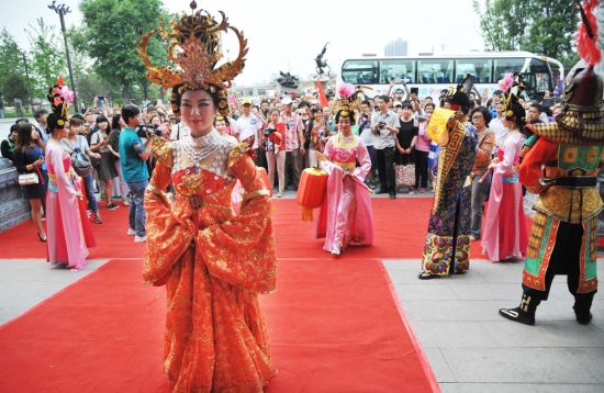 “贵妃带你体验爱之旅·2015<a href=http://www.changhenge.com.cn target=_blank class=infotextkey>长恨歌</a>直通车”首发体验团暨启动仪式
