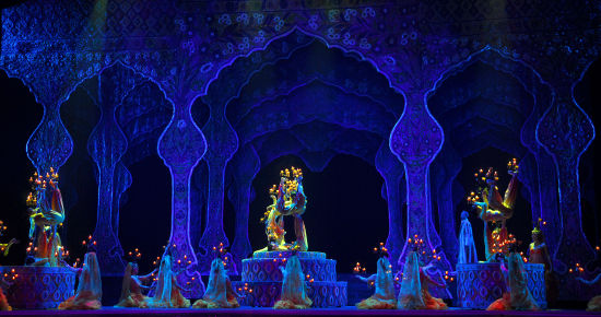 新疆音乐杂技剧《你好,阿凡提》欢乐谷惊艳首