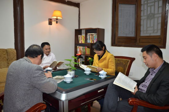 来千年古城阆中 感受万家书香飘_新浪旅游_新