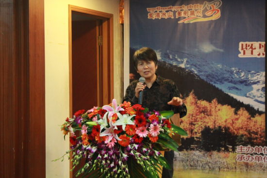 重庆渝中区旅游协会会长万学群作讲话