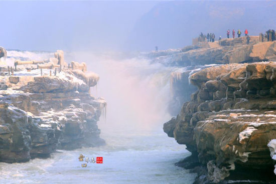 这个冬天不太冷 带女朋友去壶口瀑布