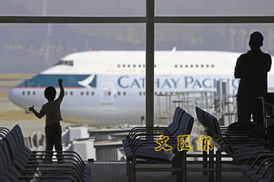 香港机场枢纽地位受威胁 倡吸引珠三角游客