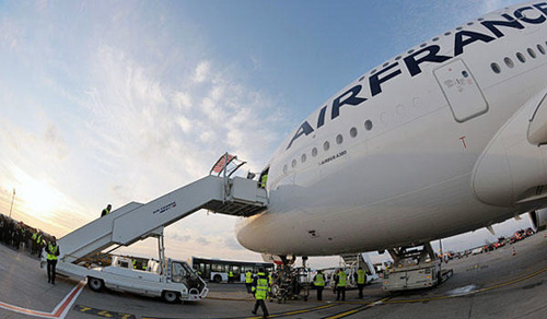 组图:欧洲首架空客A380飞机法国交付使用