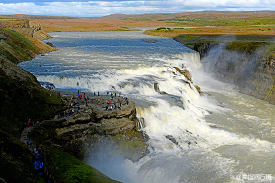冰岛 巧遇梦幻彩虹出没的黄金瀑布