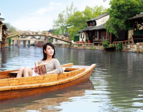 刘若英泛舟乌镇西栅