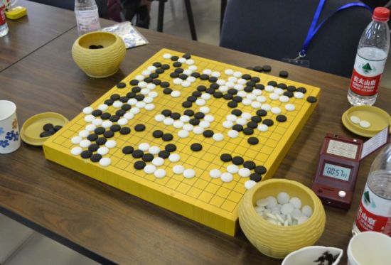 竞技围棋催生不和谐一幕 职业棋手礼貌不如业