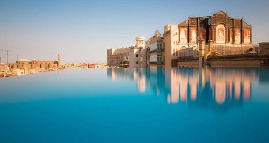 世界十大无边际游泳池 水天相连各有风采