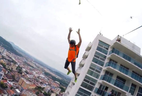 冒险者建全球最大城市高空滑索体验7秒骤降