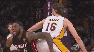 【体坛趣图】大姚暴漫pk邓肯诡异一笑